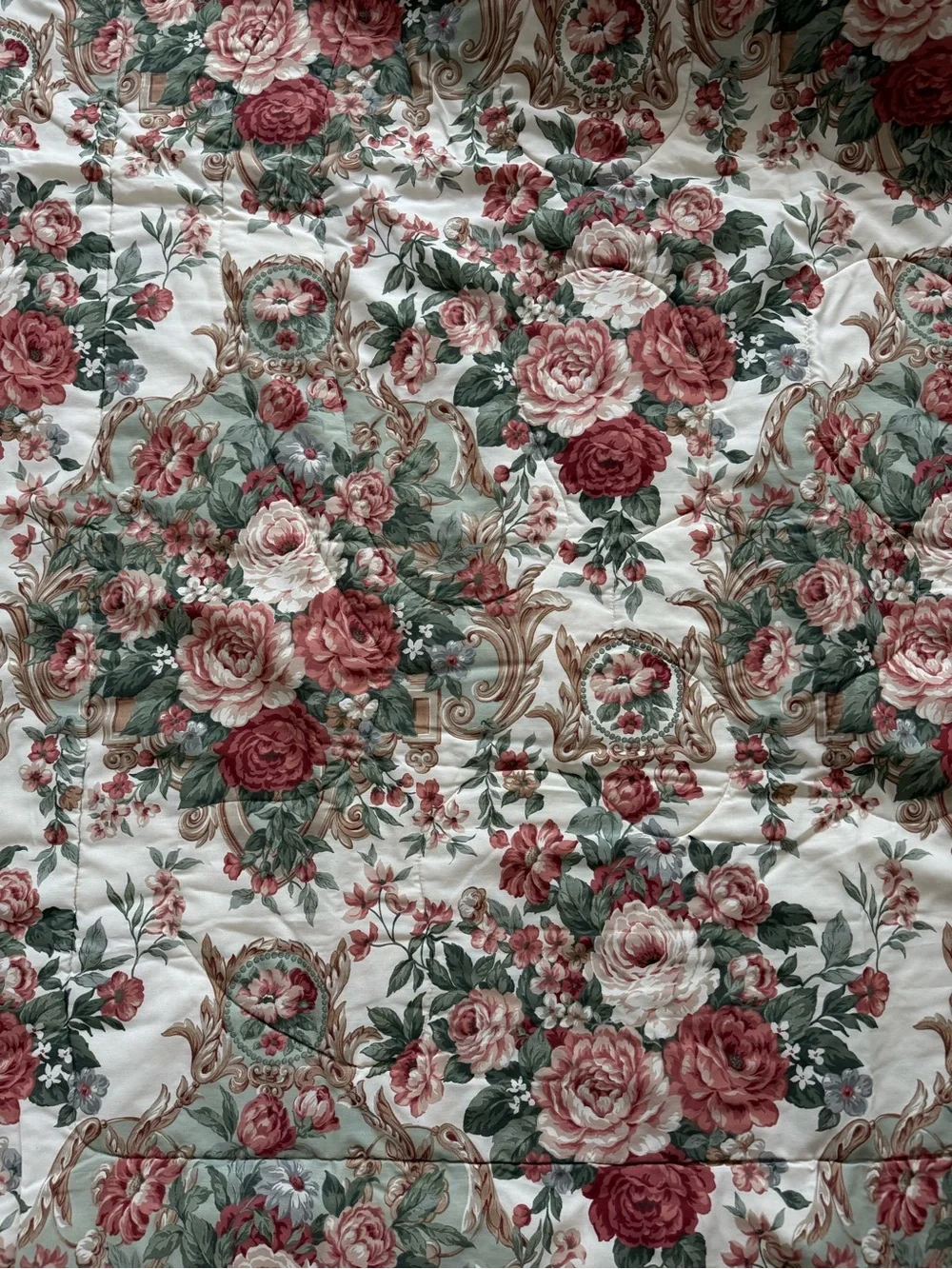 Vintage Floral Rose Print blanket quilt in Green and Rose full size comforter